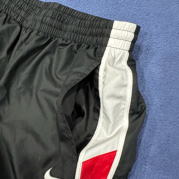 Nike Boys sweats size large, polyester, side pockets, open leg (non-elastic) - Picture 2 of 12